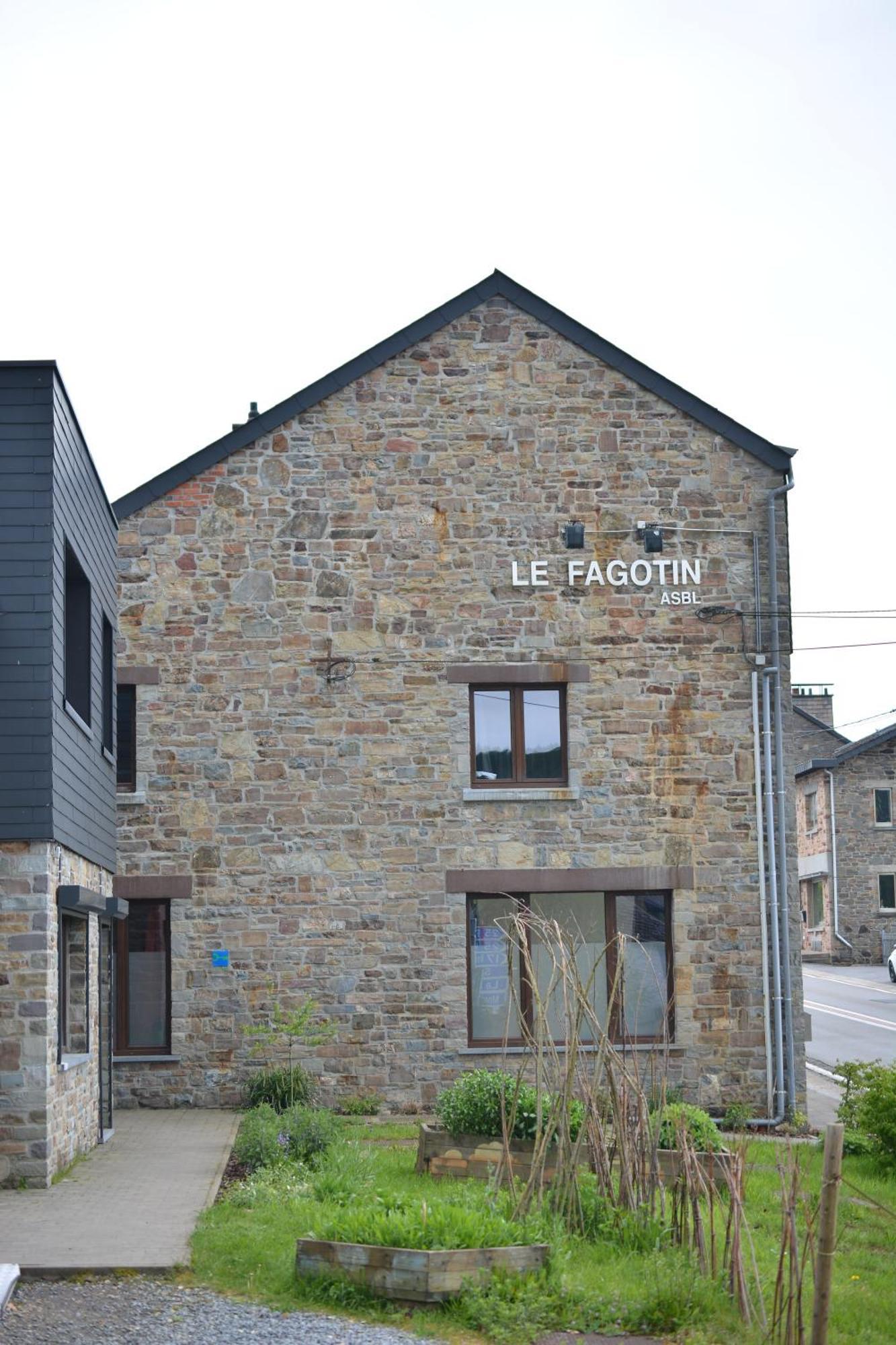 Le Fagotin - Youth Hostel Stoumont Eksteriør bilde